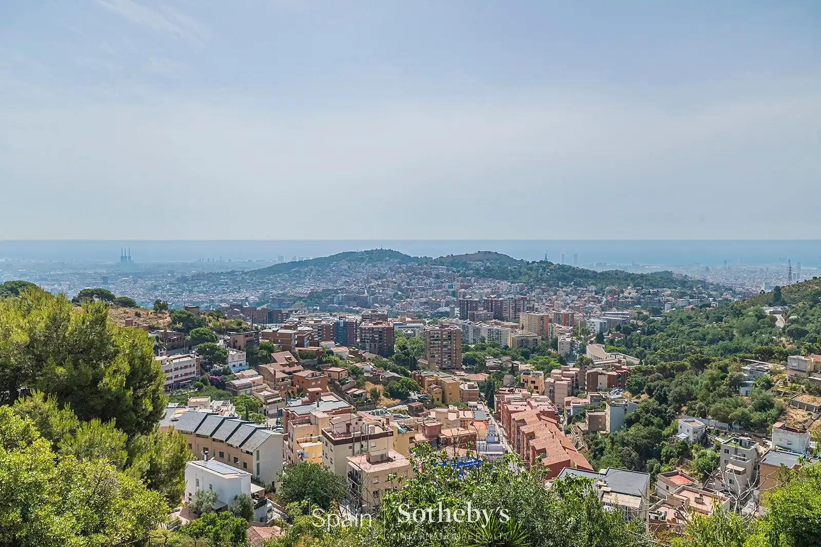 Vista exterior de Casa o xalet en venda en Barcelona amb Aire condicionat, Calefacció i Jardí privat