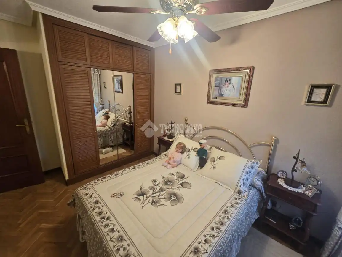 Habitación de Piso en venta en Madrid con Calefacción, Parquet y Piscina comunitaria