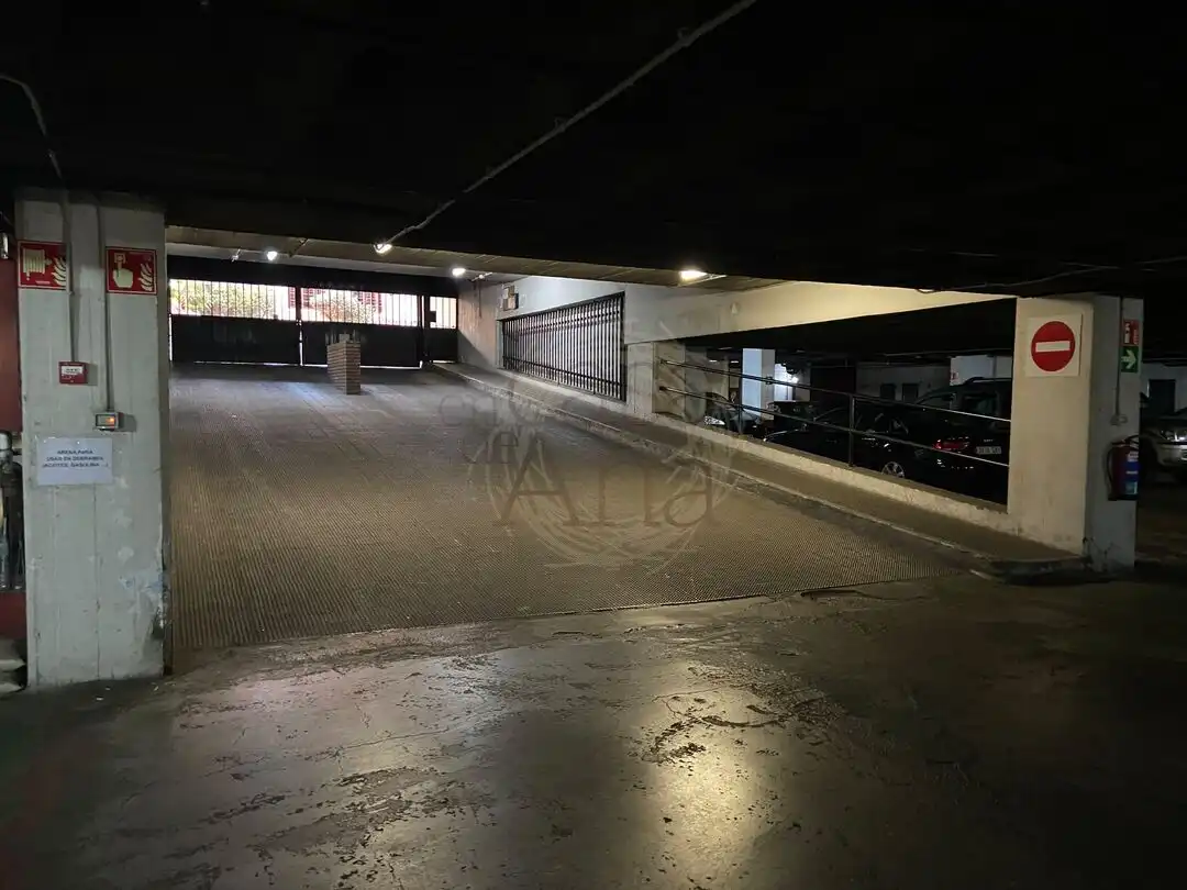 Parkplatz zur Miete in Calle María Díaz de Haro, imagen 4