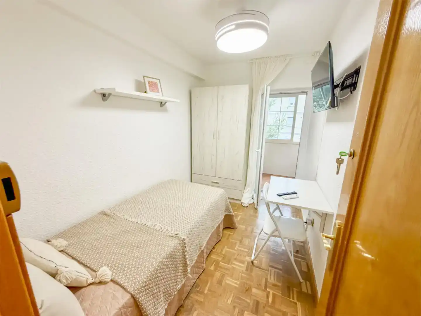 Dormitori de Apartament de lloguer en Coslada amb Parquet i Moblat