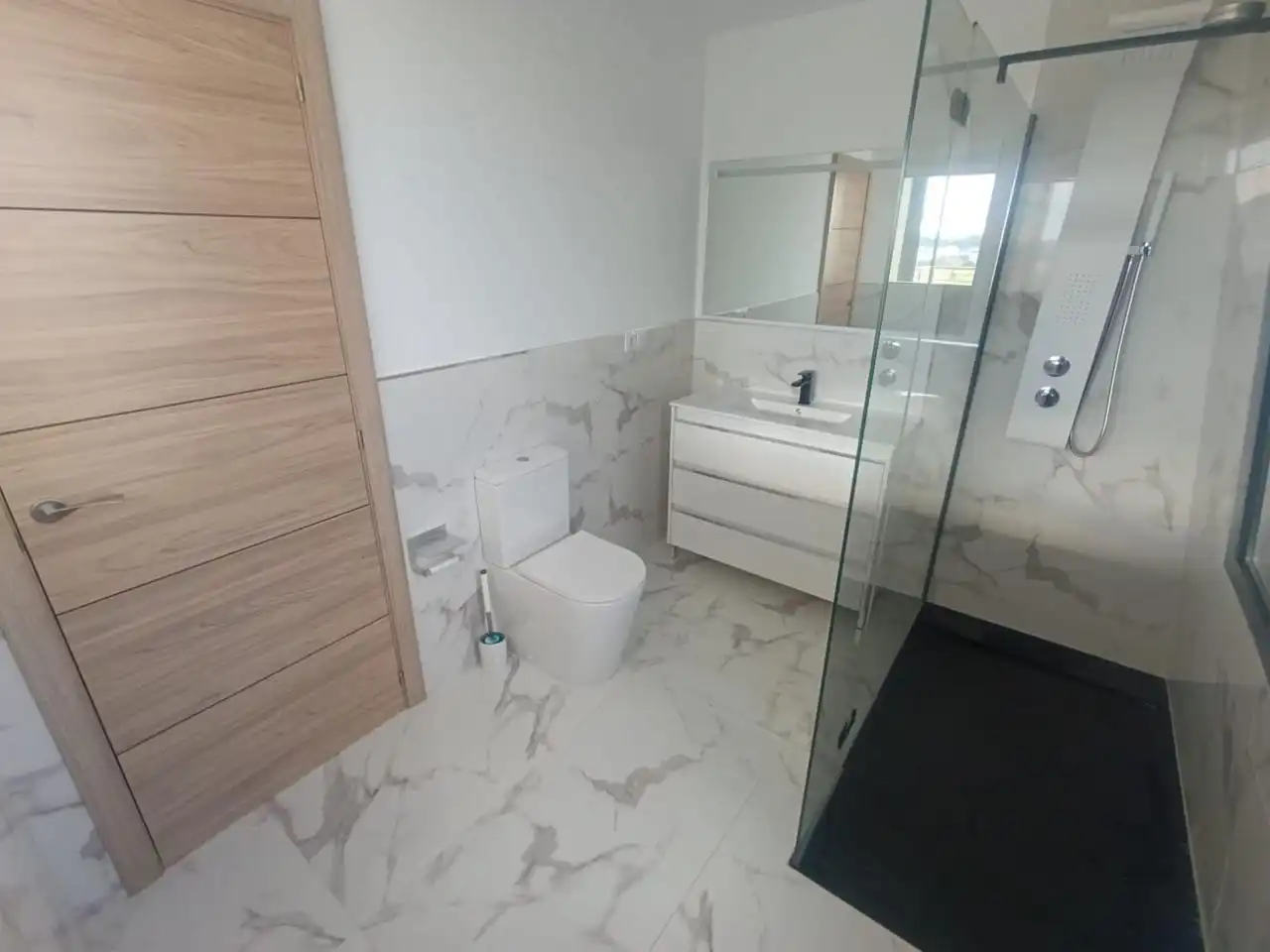 Bany de Casa o xalet en venda en Puerto Real amb Aire condicionat, Jardí privat i Terrassa