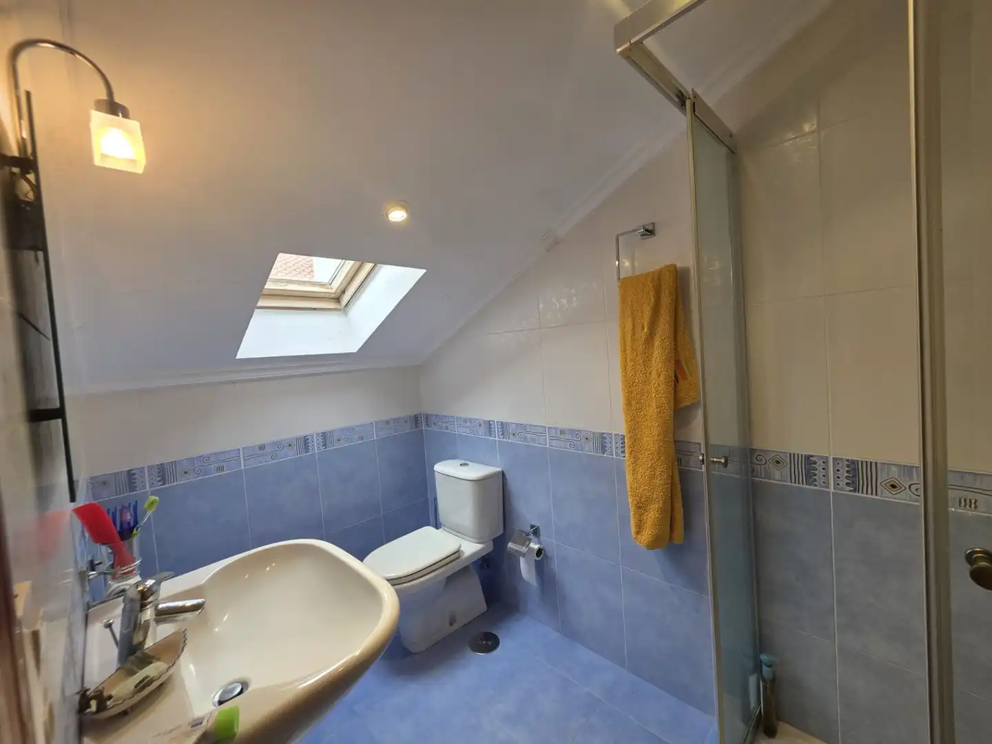 Badezimmer von Dachboden zum Verkauf in Mondariz-Balneario mit Heizung, Terrasse und Abstellraum
