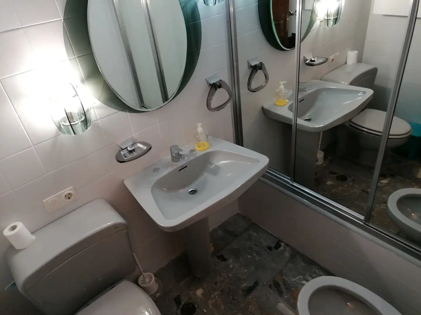 Bathroom of Flat for share in Salamanca  with Heating, Furnished and Oven