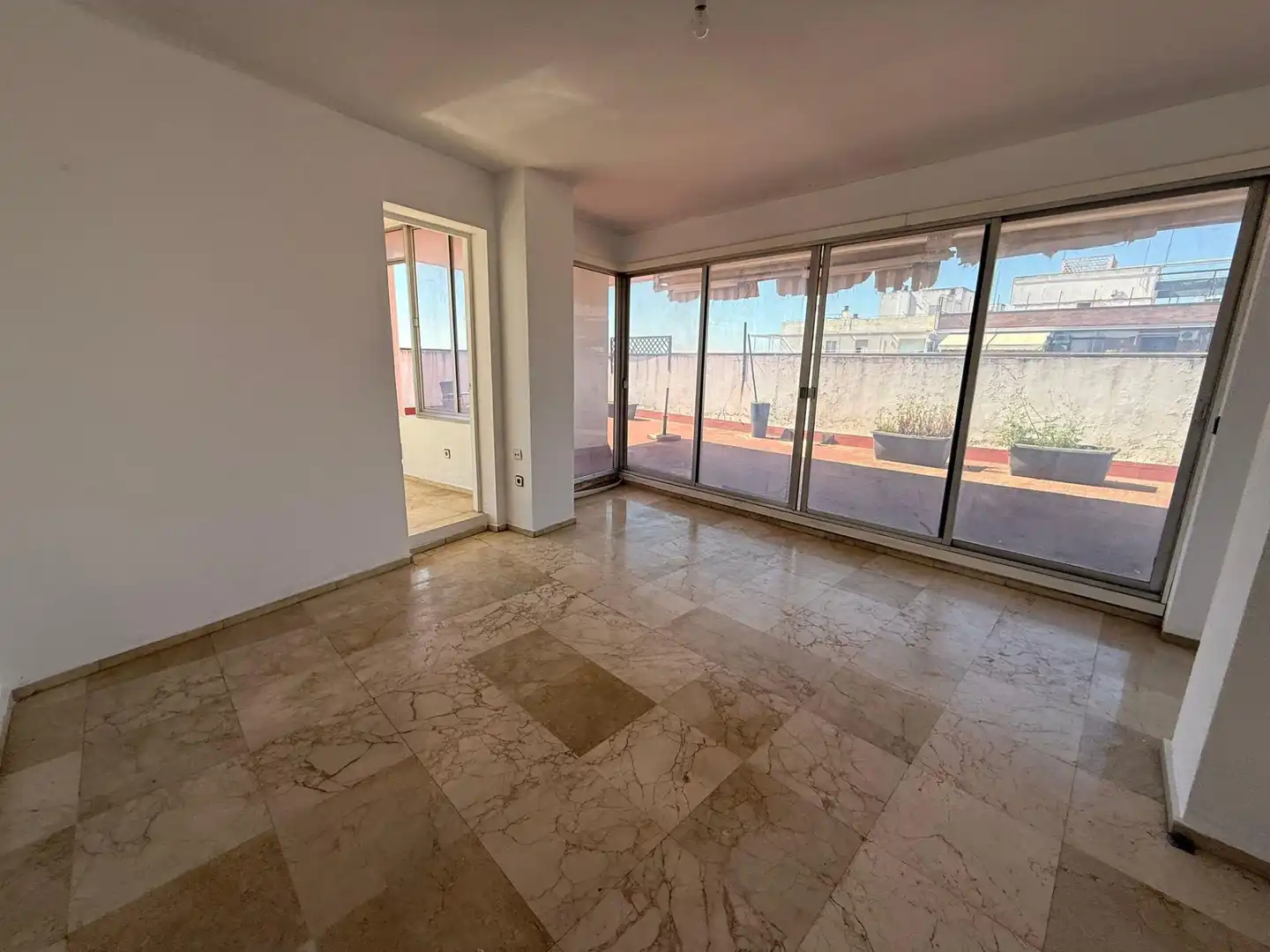 Dachboden zur Miete in Sevilla mit Klimaanlage und Terrasse