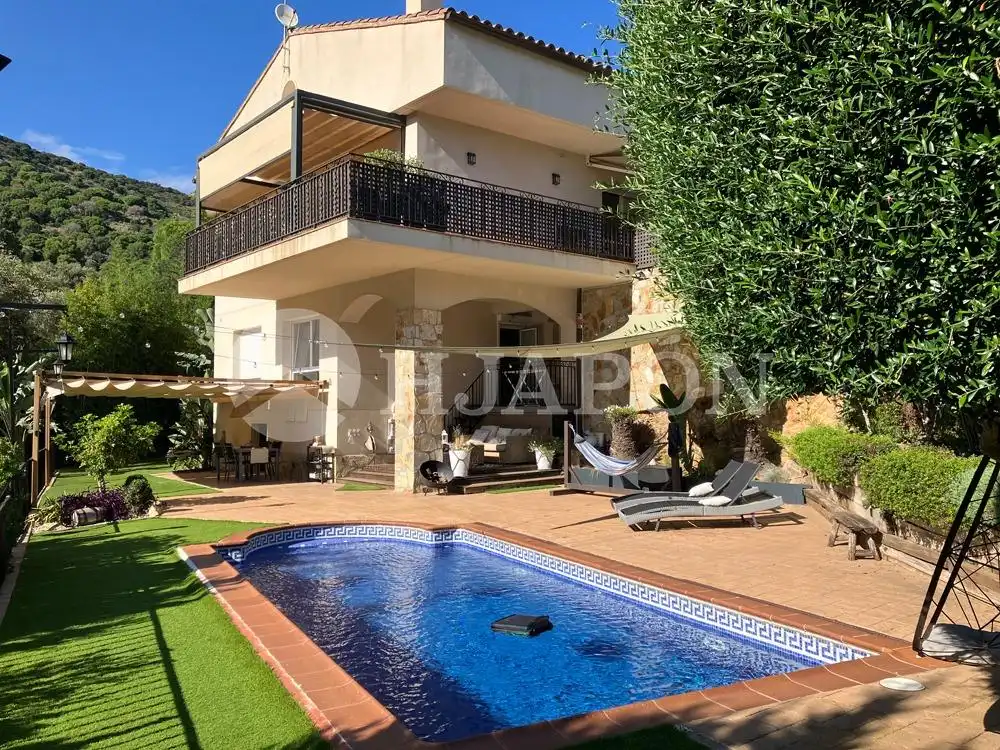 Jardí de Casa o xalet en venda en Alella amb Aire condicionat, Calefacció i Jardí privat