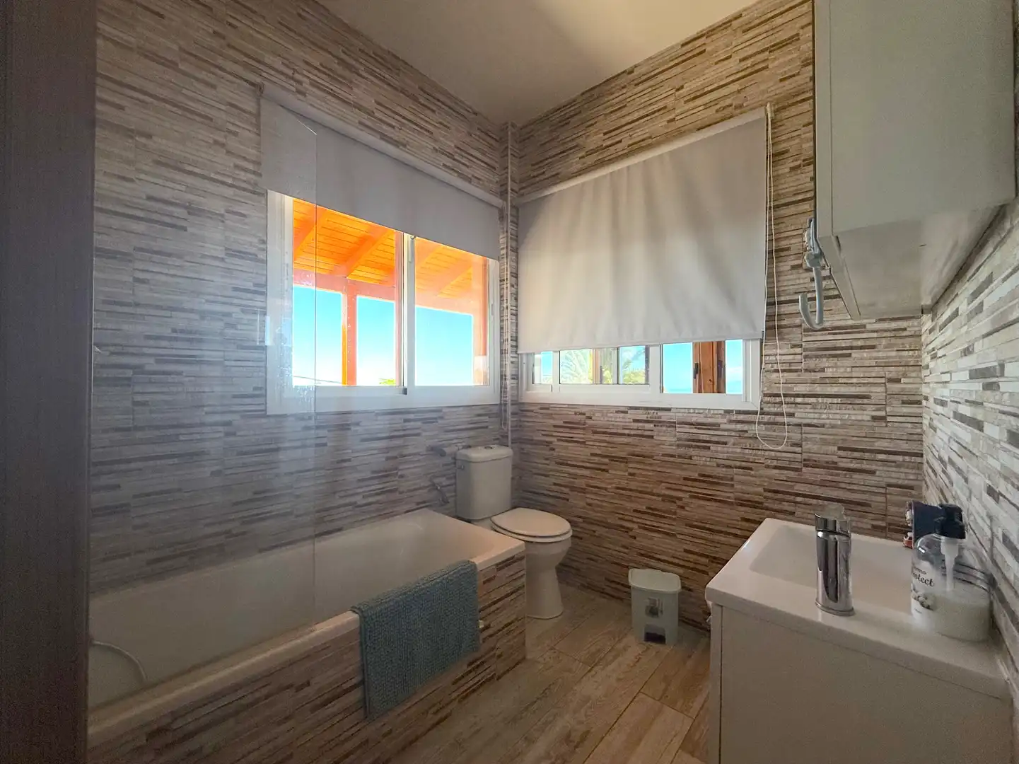 Bany de Casa o xalet en venda en Adeje amb Aire condicionat, Jardí privat i Terrassa