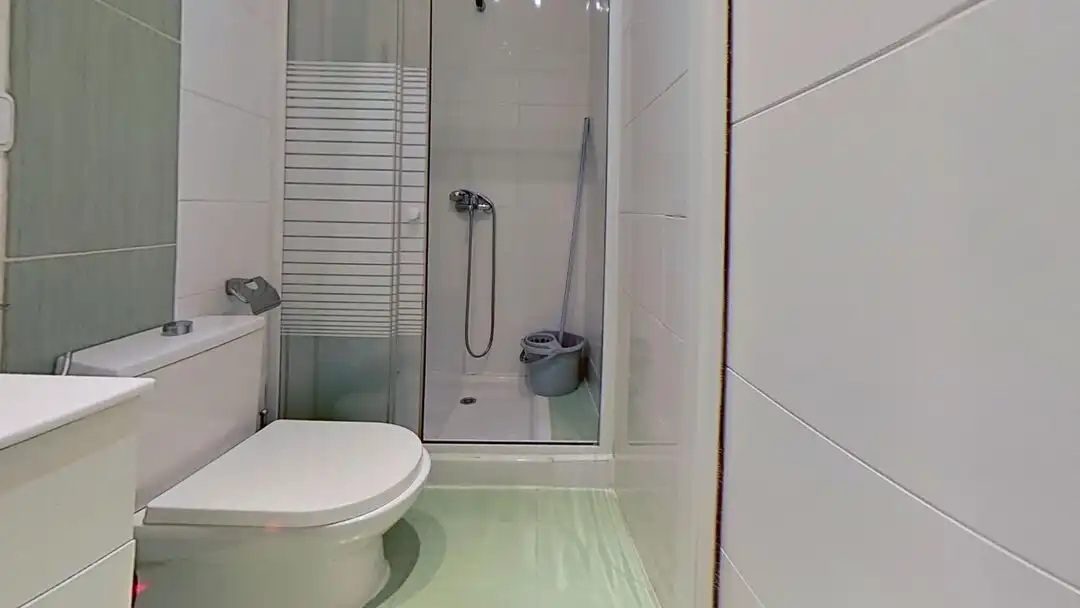 Bany de Pis de lloguer en Madrid amb Aire condicionat, Calefacció i Terrassa