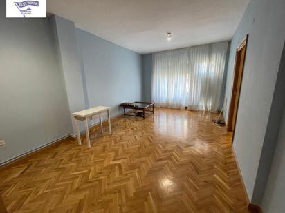 Sala d'estar de Apartament de lloguer en  Albacete Capital amb Calefacció i Balcó
