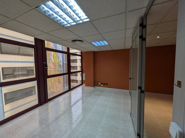 Local comercial en Alquiler en Carrer d'Asensi, 10 en Hospital - Plaza del Real