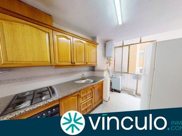 Piso con balcón en venta en Calle Pinoso