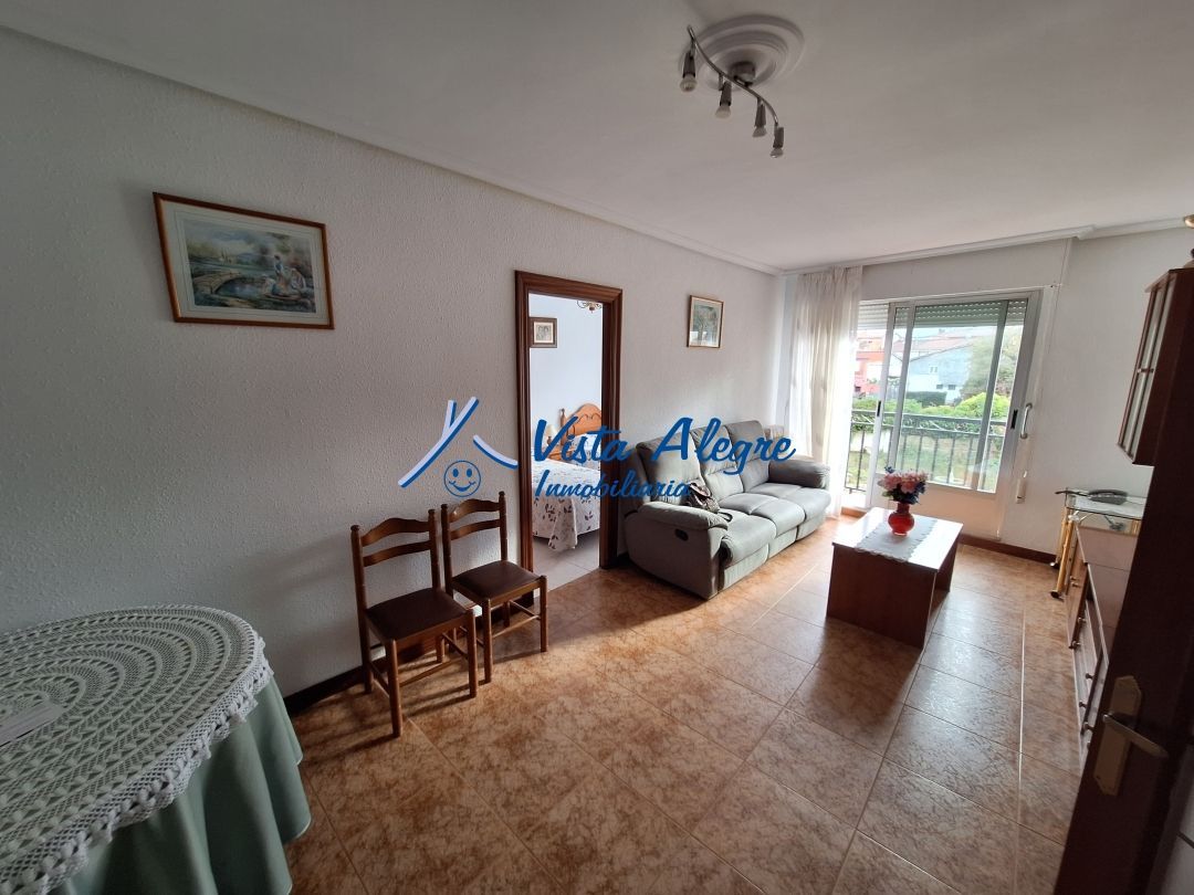 Sala de estar de Piso en venta en Castañares de Rioja con Calefacción, Terraza y Trastero