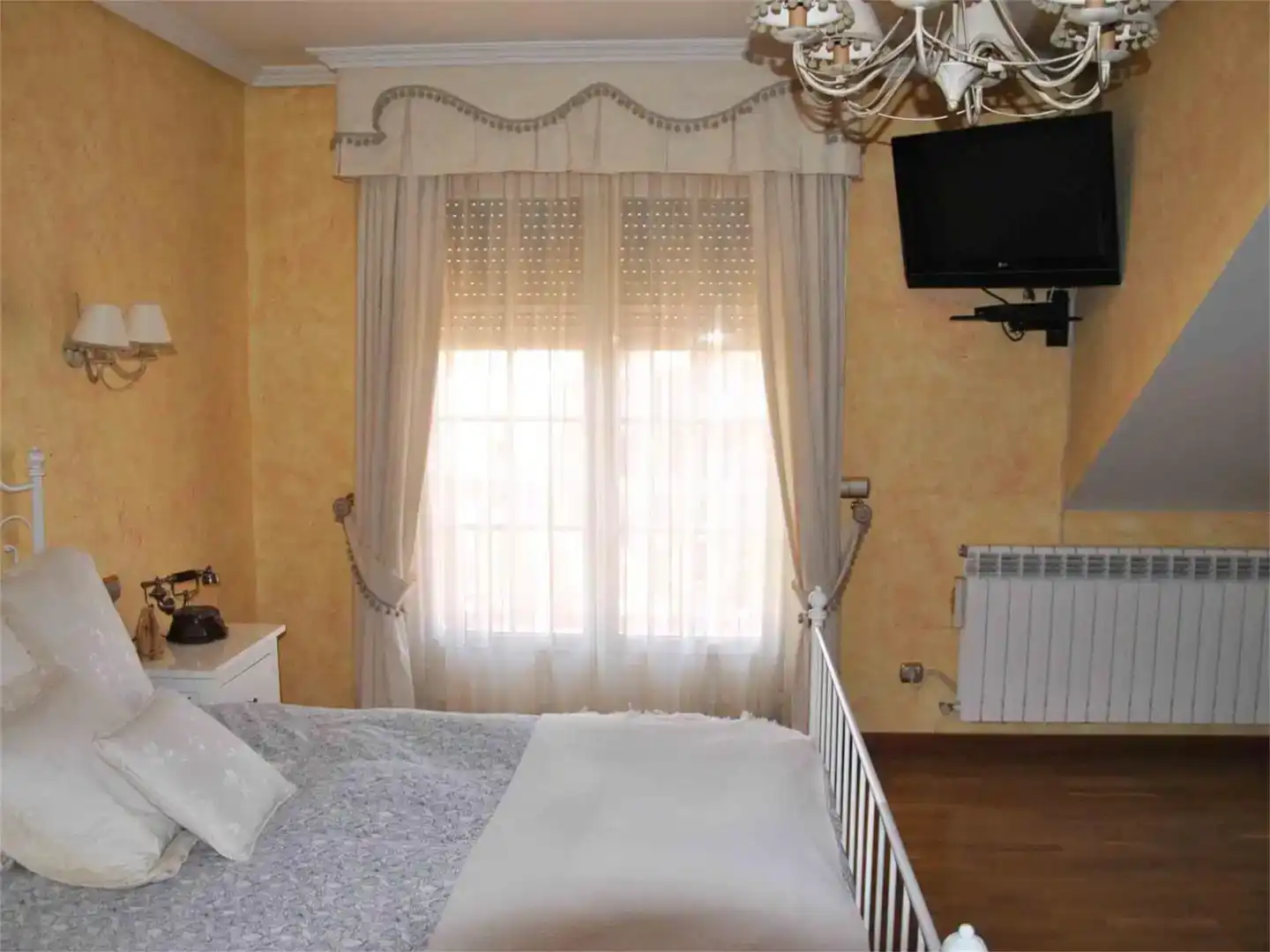 Habitación de Casa o chalet en venta en Belmonte de Tajo con Aire acondicionado, Parquet y Piscina