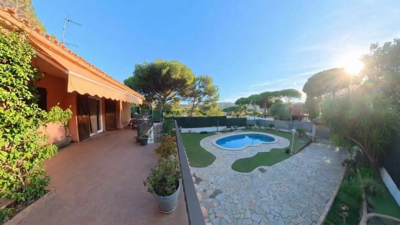 Casa con piscina en venta en Carrer del Puig Tomàs 5, imagen 4