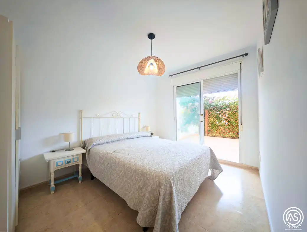 Dormitori de Apartament de lloguer en Mont-roig del Camp amb Aire condicionat, Calefacció i Jardí privat