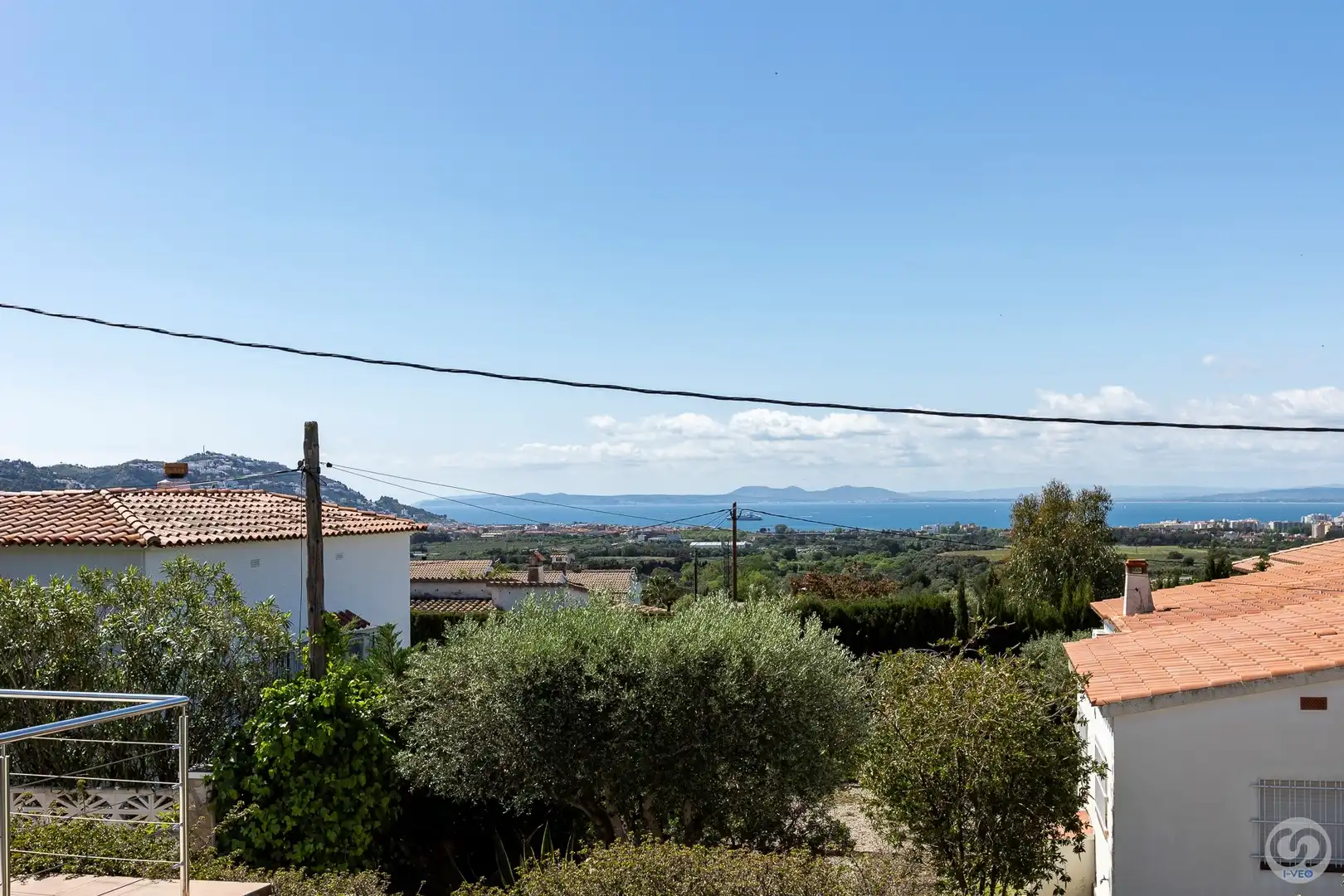 Außenansicht von Einfamilien-Reihenhaus zum Verkauf in Roses mit Klimaanlage, Heizung und Schwimmbad