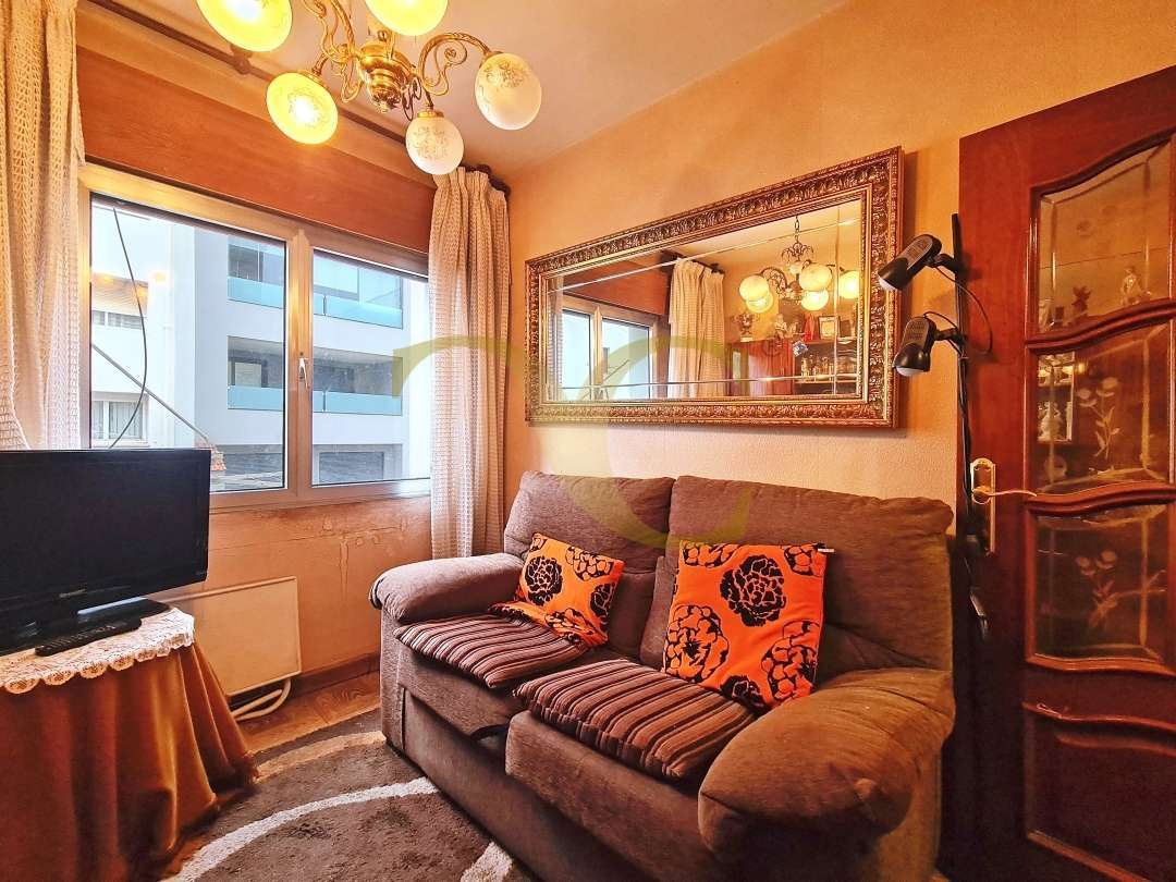 Piso en venta en Calle Avilés, Laviada, Centro