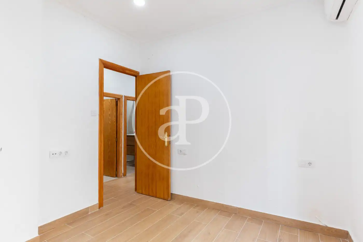 Flat for rent in Valencia  with Air Conditioner, Heating and Furnished
