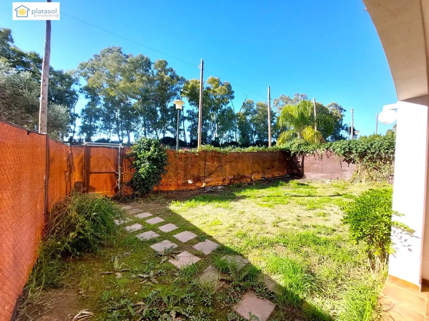Jardí de Casa adosada en venda en Guillena amb Aire condicionat, Calefacció i Jardí privat