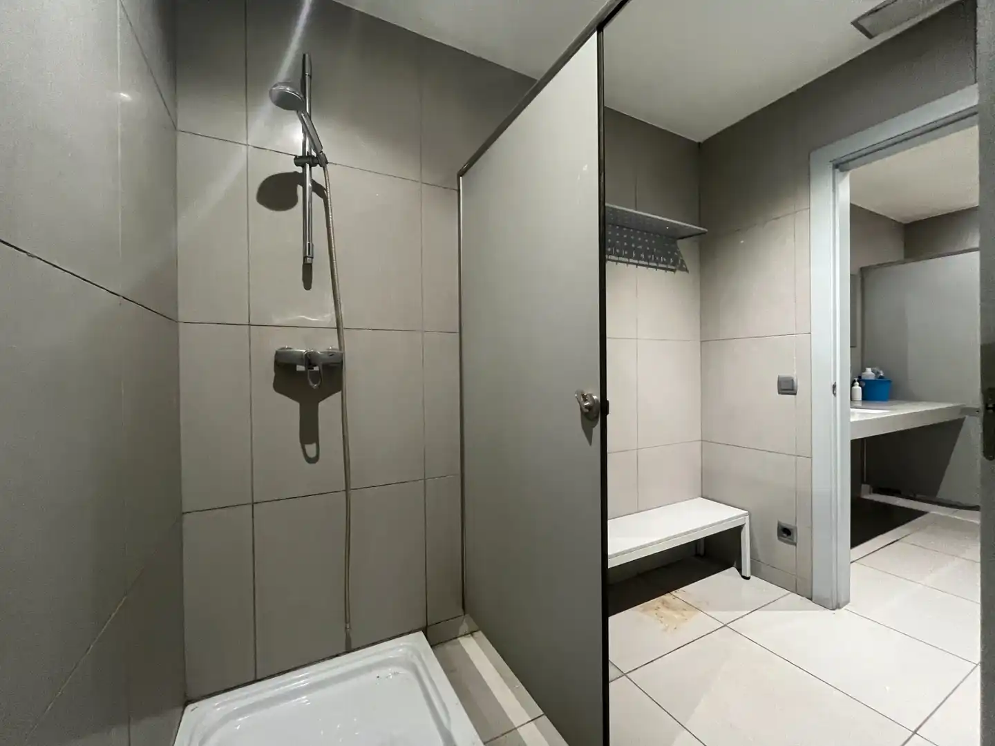 Baño de Nave industrial en venta en Salt con Calefacción y Alarma