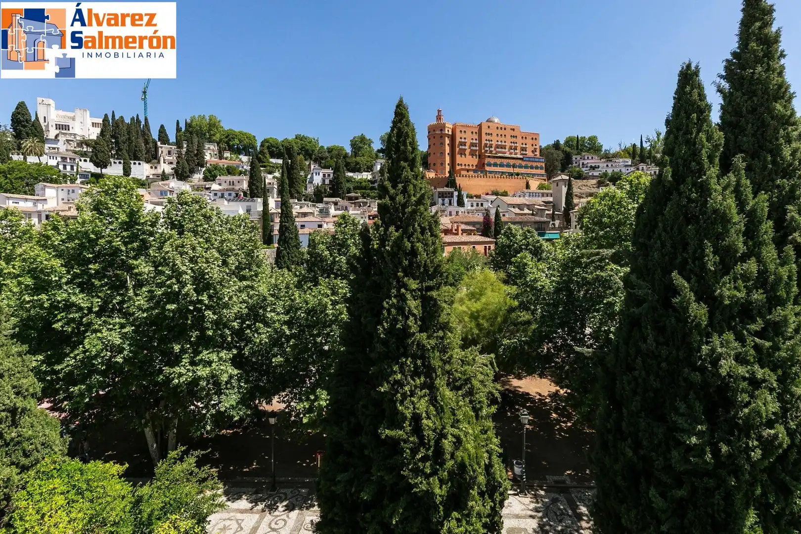 Vista exterior de Piso en venta en Granada con Aire acondicionado, Calefacción y Terraza