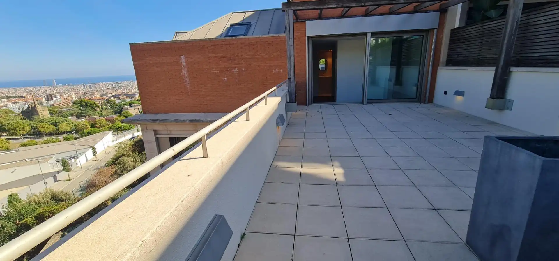 Terrassa de Casa adosada en venda en Barcelona amb Aire condicionat, Calefacció i Jardí privat