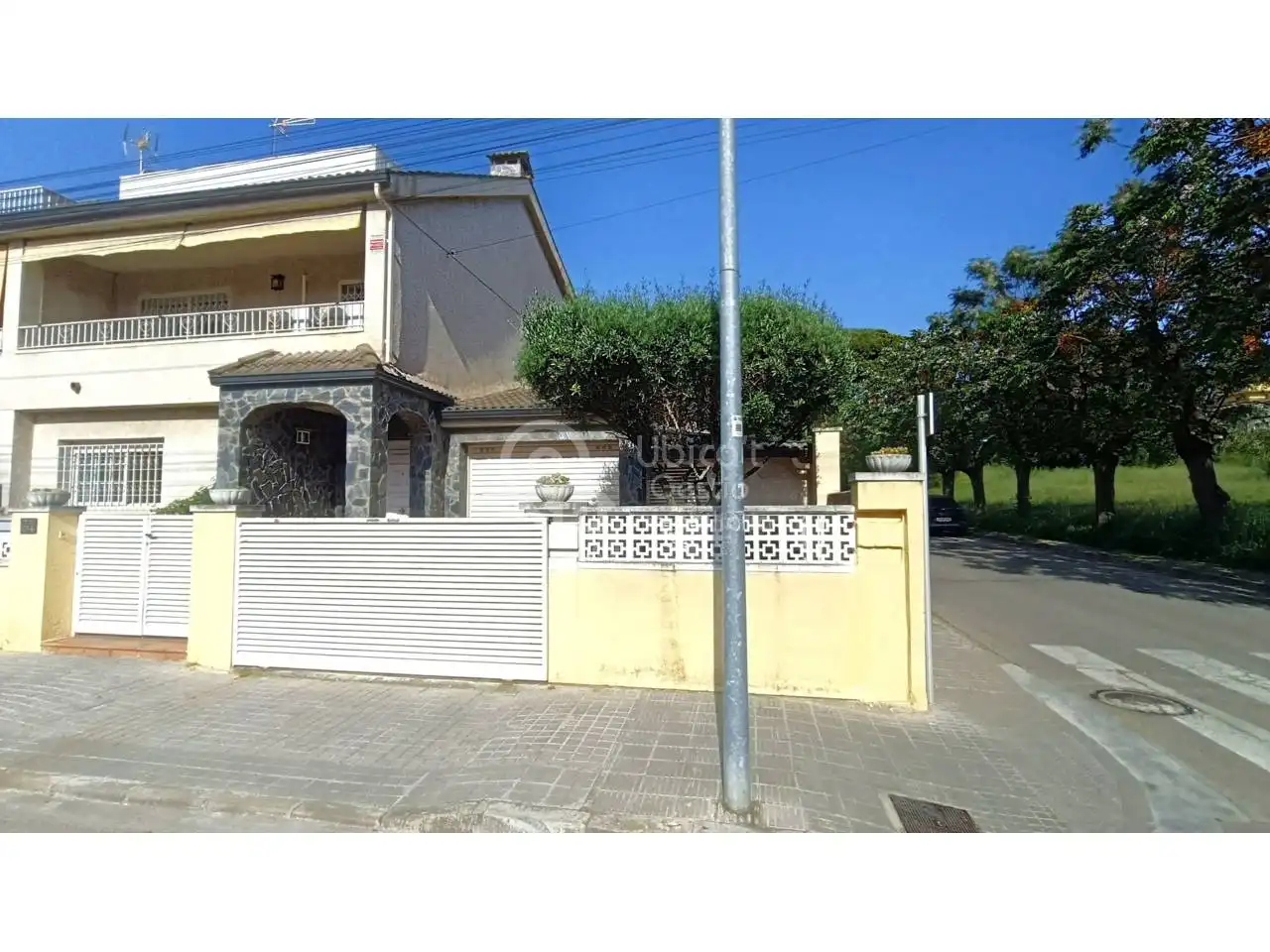 Vista exterior de Casa adosada en venda en Palau-solità i Plegamans amb Aire condicionat, Calefacció i Jardí privat