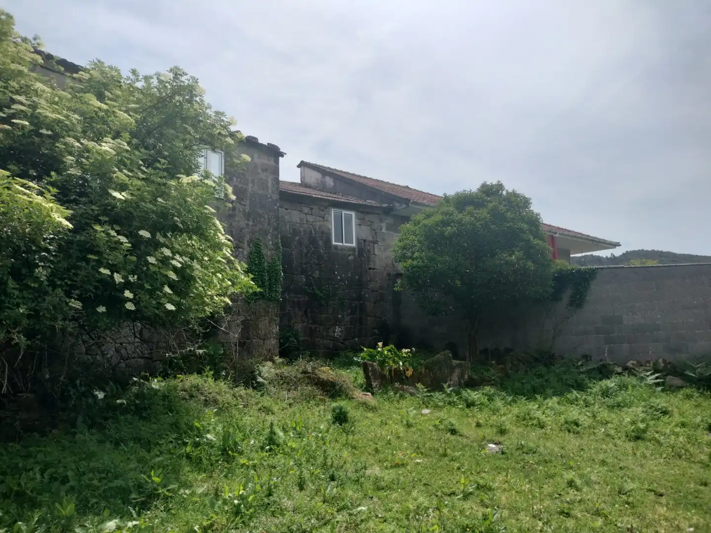 Casa rústica amb jardí en venda a A Lama
