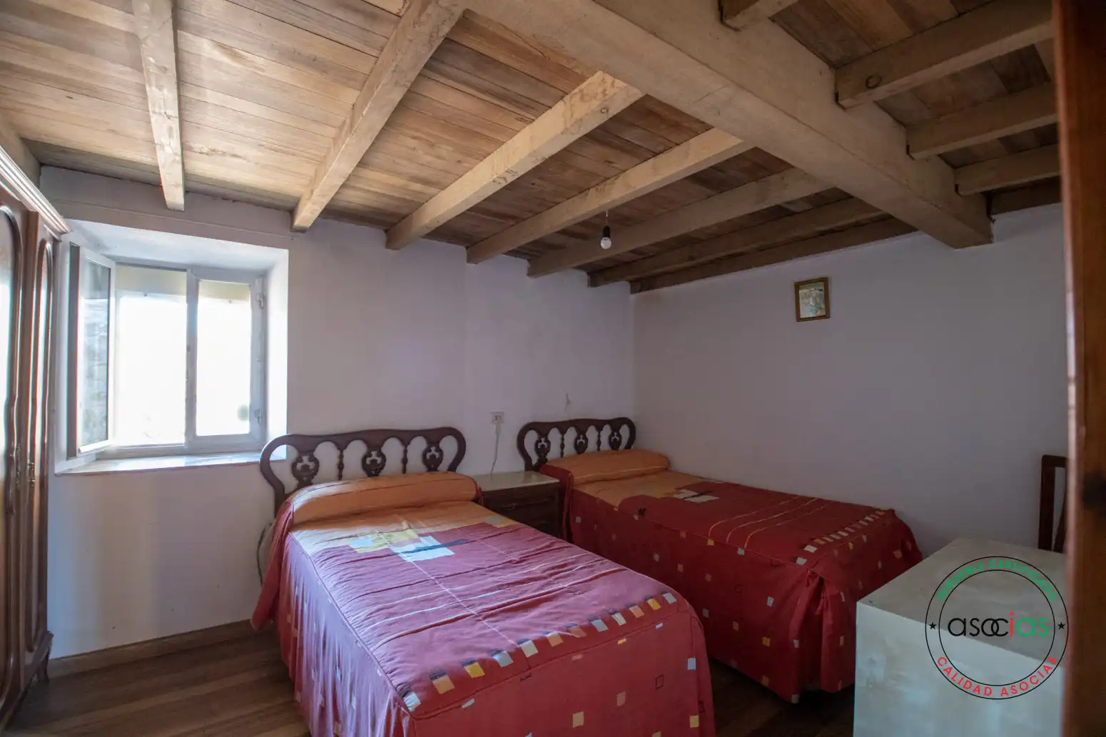 Schlafzimmer von Einfamilien-Reihenhaus zum Verkauf in Colunga mit Heizung