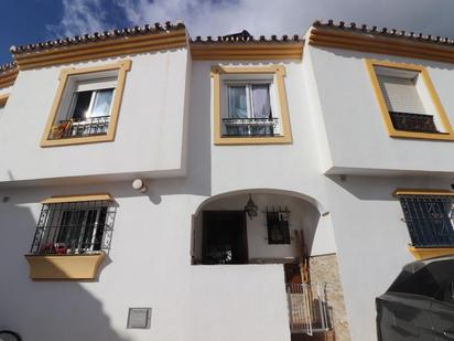 Exterior view of Single-family semi-detached for sale in Marbella  with Air Conditioner, Terrace and Balcony