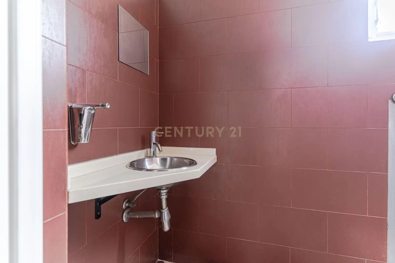 Bathroom of Commercial properties for rent in Íllora  with Air Conditioner