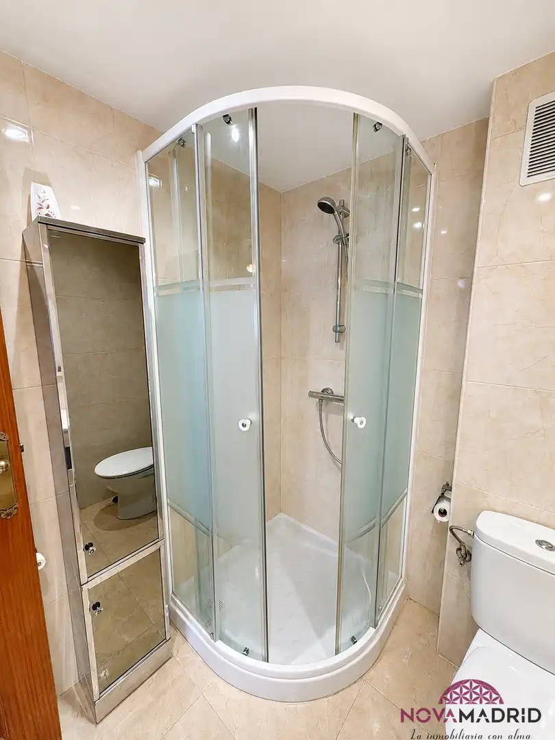 Bathroom of Flat for sale in Leganés  with Air Conditioner, Heating and Terrace