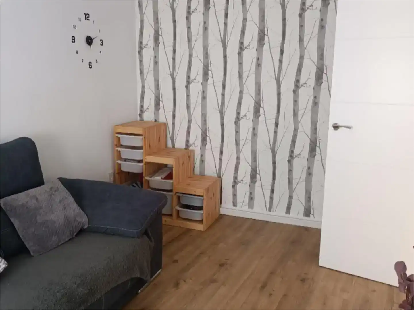 Sala d'estar de Casa adosada en venda en Abia de las Torres amb Parquet i Moblat