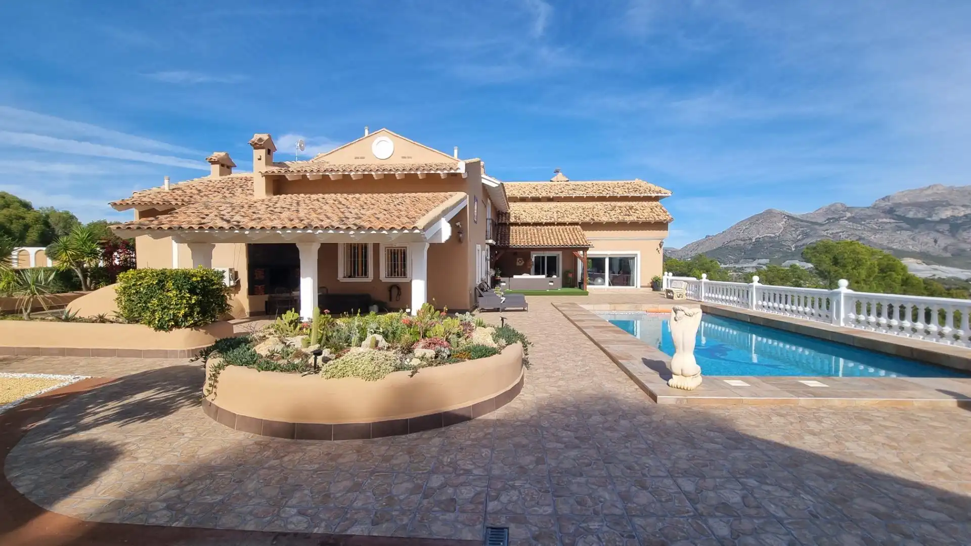 Casa amb piscina en venda a La Nucia Pueblo, imagen 2