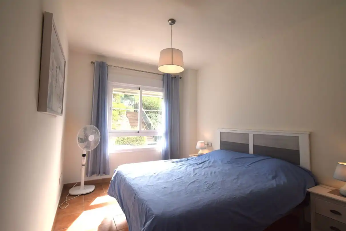 Dormitori de Apartament de lloguer en La Alcaidesa amb Aire condicionat, Calefacció i Jardí privat