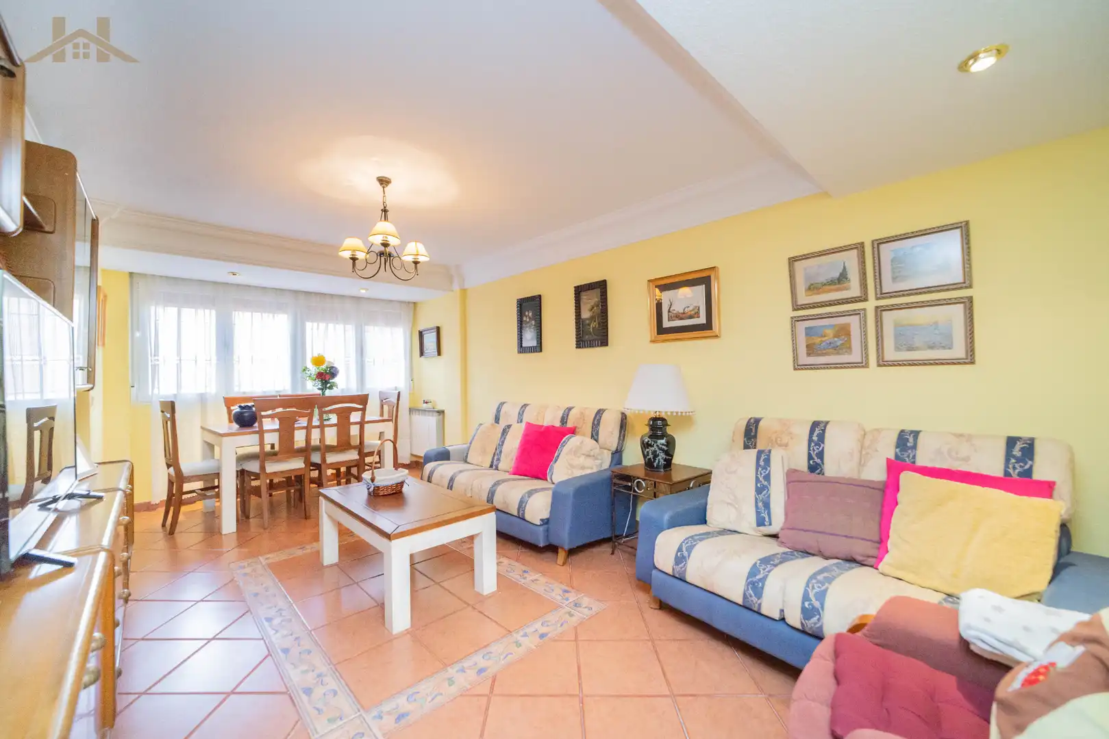 Sala d'estar de Casa adosada en venda en Santa Cruz del Retamar amb Aire condicionat, Calefacció i Jardí privat