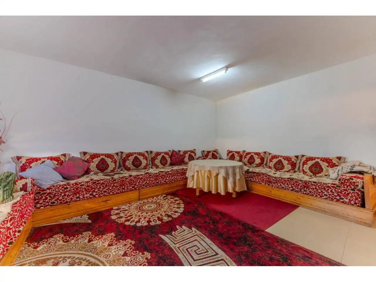 Wohnzimmer von Wohnung zum Verkauf in Salt mit Heizung