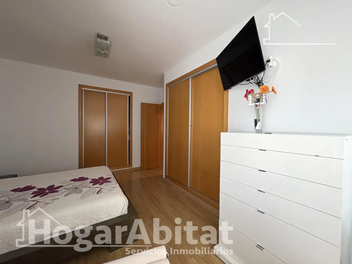 Dormitori de Casa adosada en venda en Tavernes de la Valldigna amb Terrassa i Balcó