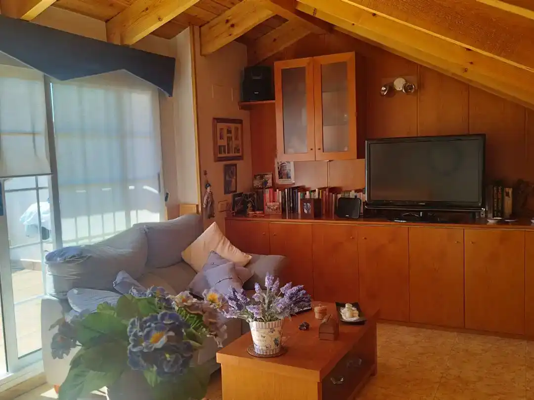 Sala d'estar de Casa adosada en venda en Sant Vicenç Dels Horts amb Aire condicionat i Balcó