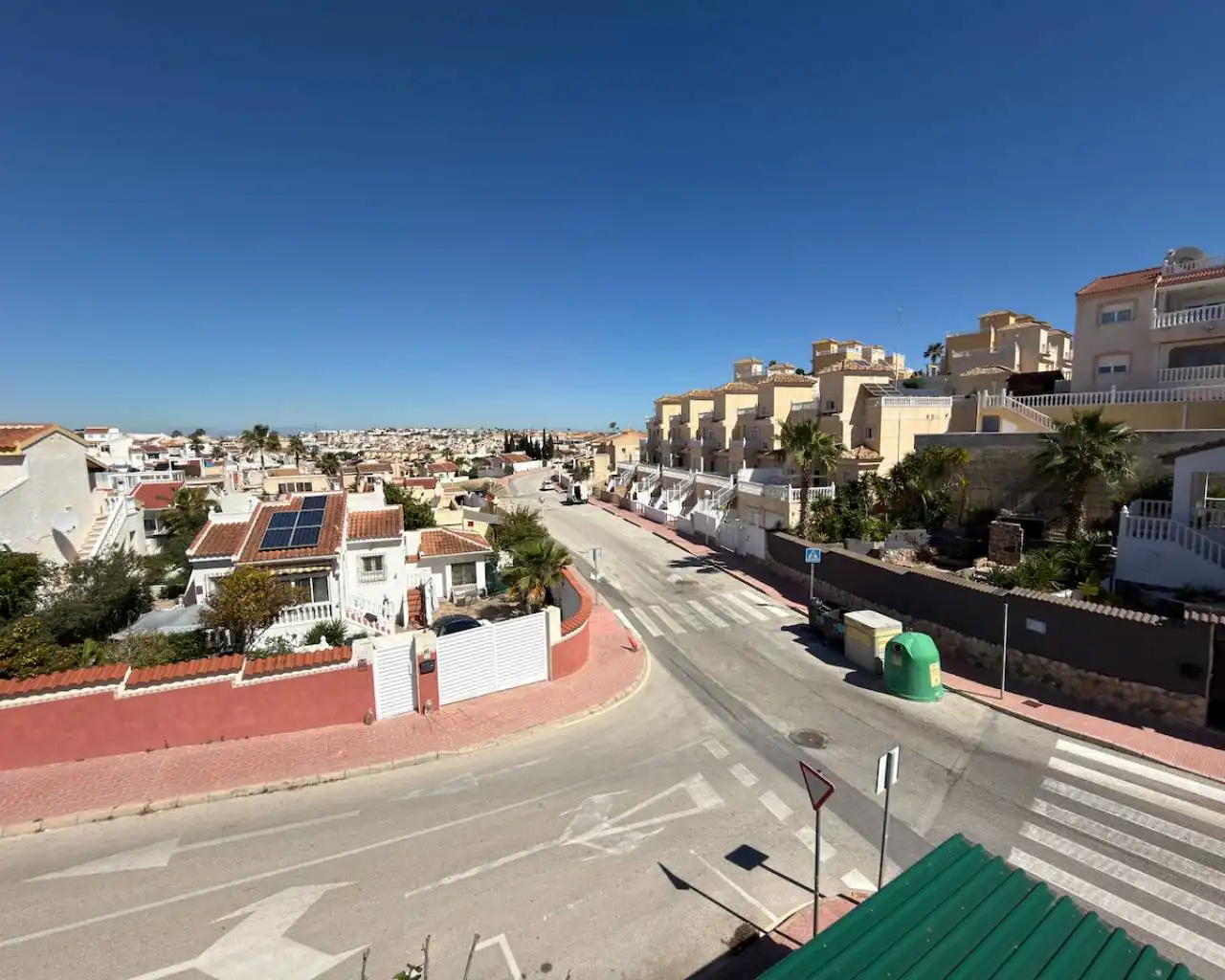 Vista exterior de Casa o xalet en venda en Rojales amb Aire condicionat, Jardí privat i Terrassa