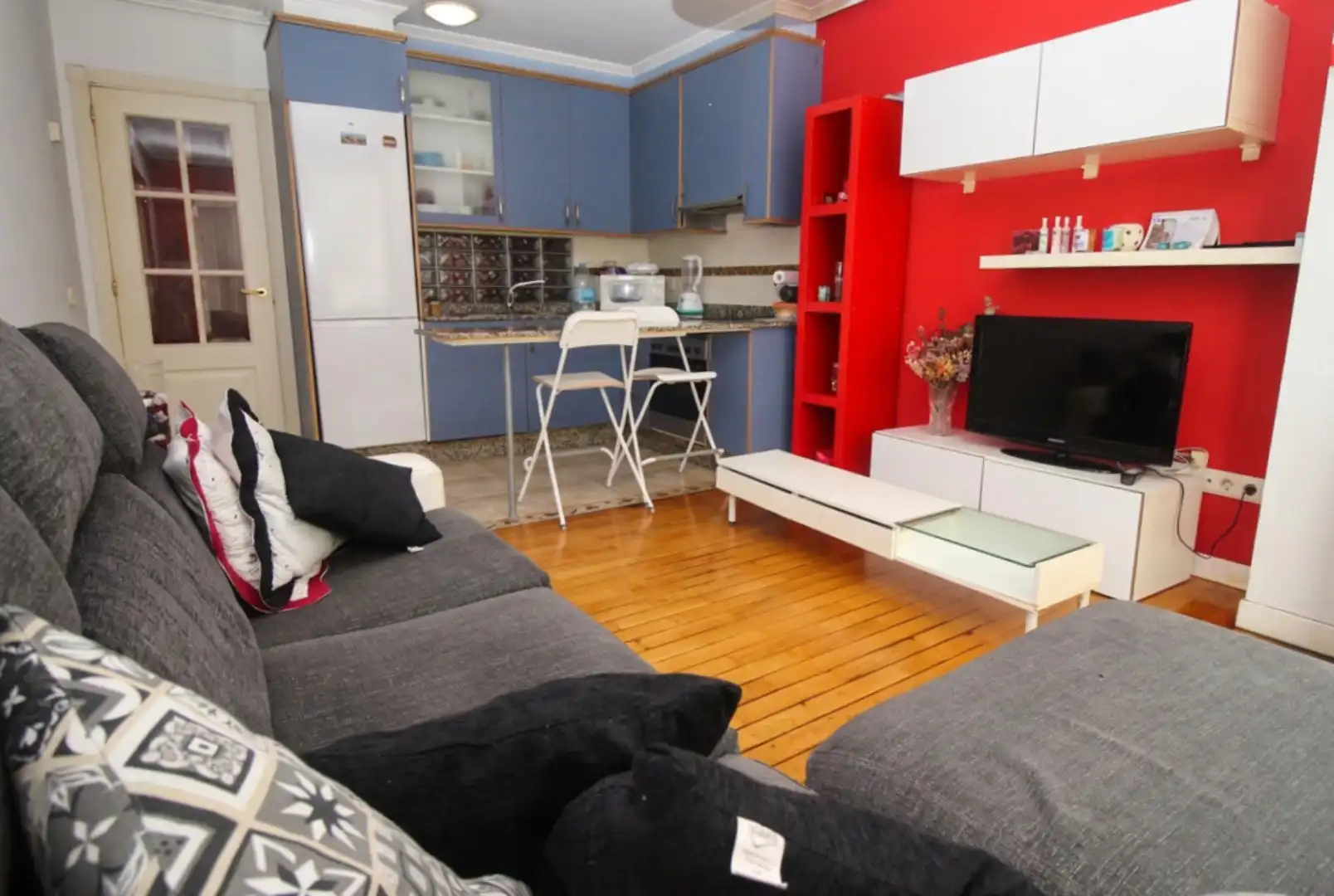 Sala de estar de Piso en venta en Betanzos con Calefacción, Parquet y Amueblado