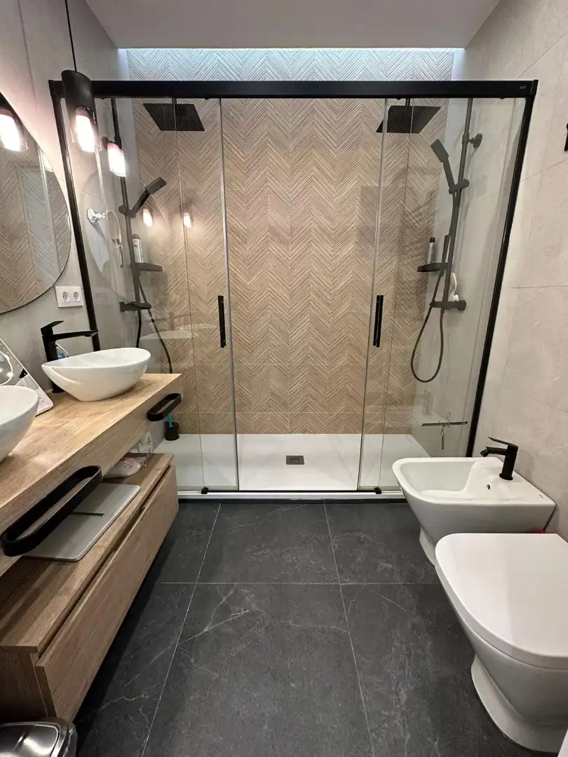 Badezimmer von Wohnung zur Miete in Madrid mit Klimaanlage, Heizung und Parkett