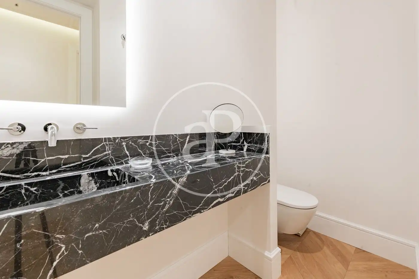 Badezimmer von Wohnung zum Verkauf in Madrid mit Klimaanlage, Heizung und Balkon