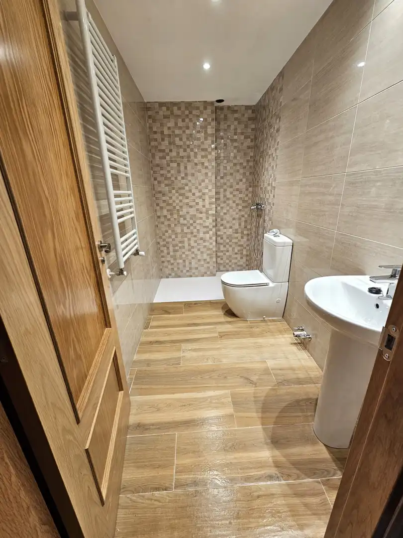 Baño de Ático en venta en Valladolid con Calefacción, Terraza y Trastero