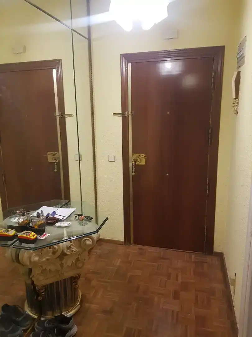 Habitación de Piso en venta en  Madrid Capital con Balcón