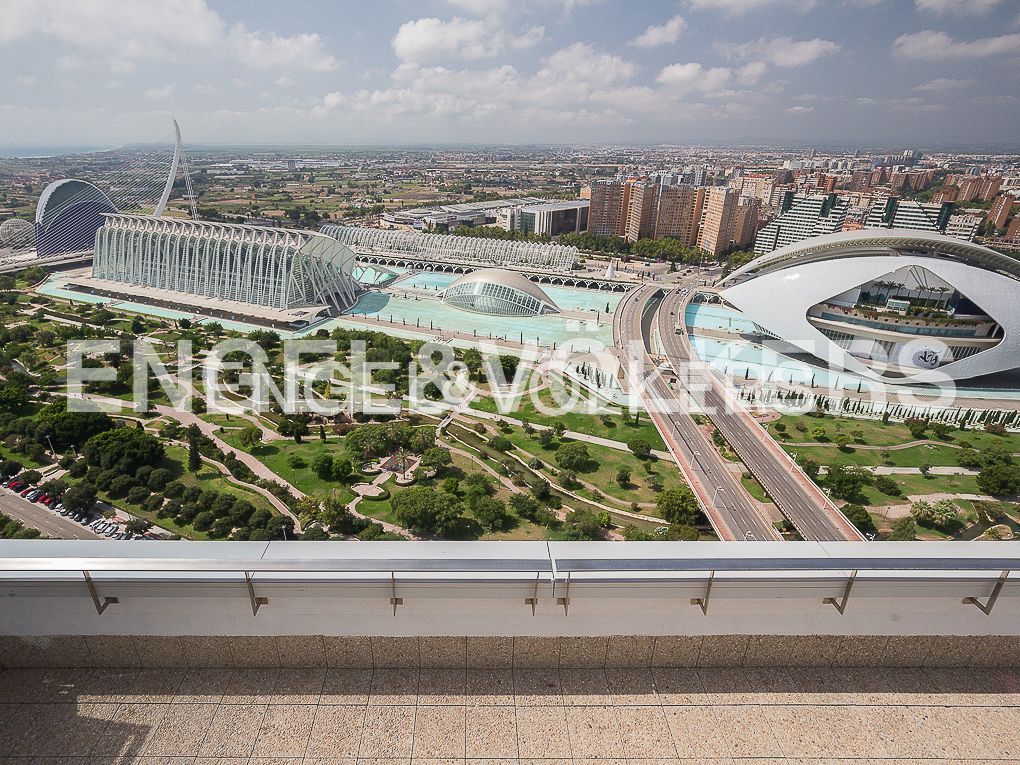 Exterior view of Attic to rent in  Valencia Capital  with Air Conditioner, Heating and Terrace