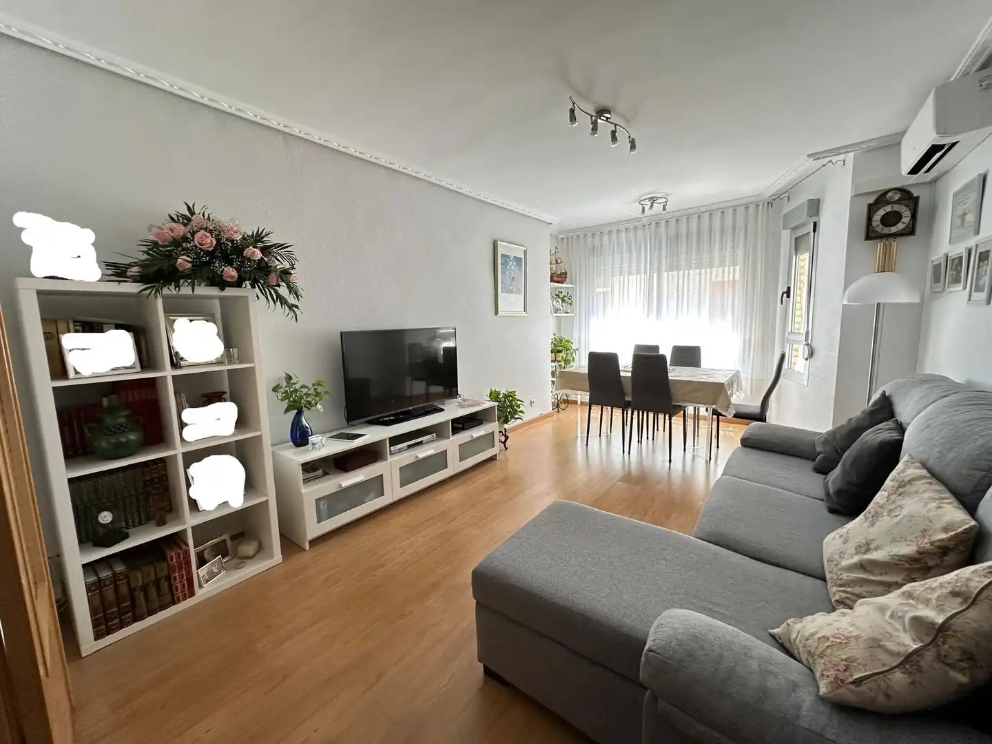 Living room of Flat for sale in Llíria  with Air Conditioner, Parquet flooring and Terrace