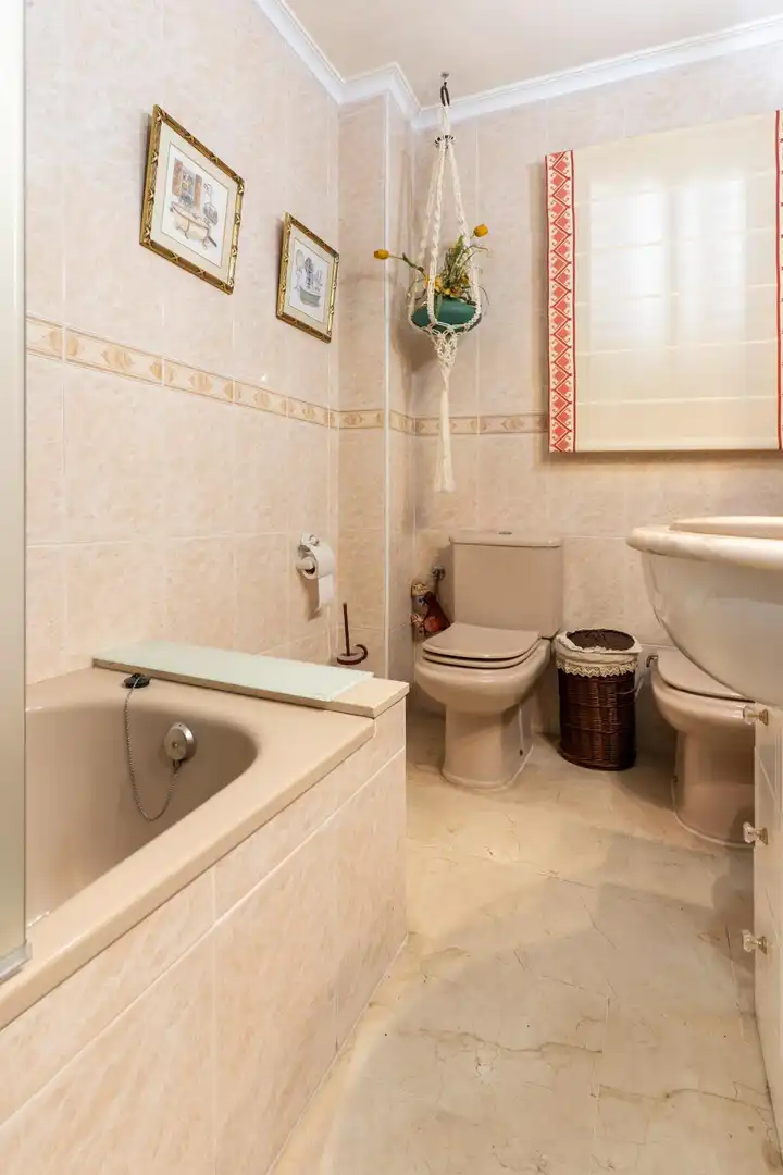 Baño de Casa o chalet en venta en L'Eliana con Aire acondicionado, Calefacción y Jardín privado
