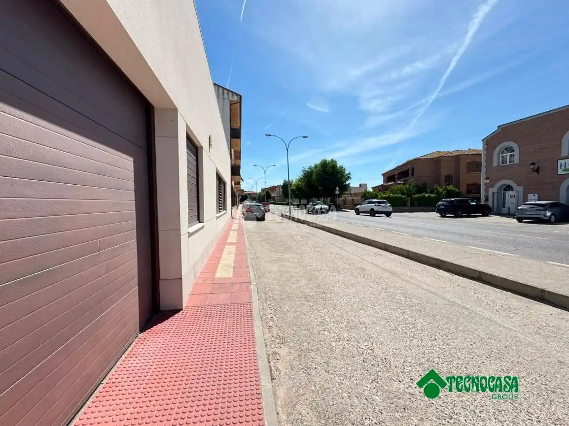 Vista exterior de Casa adosada en venda en Gerindote amb Aire condicionat, Calefacció i Jardí privat