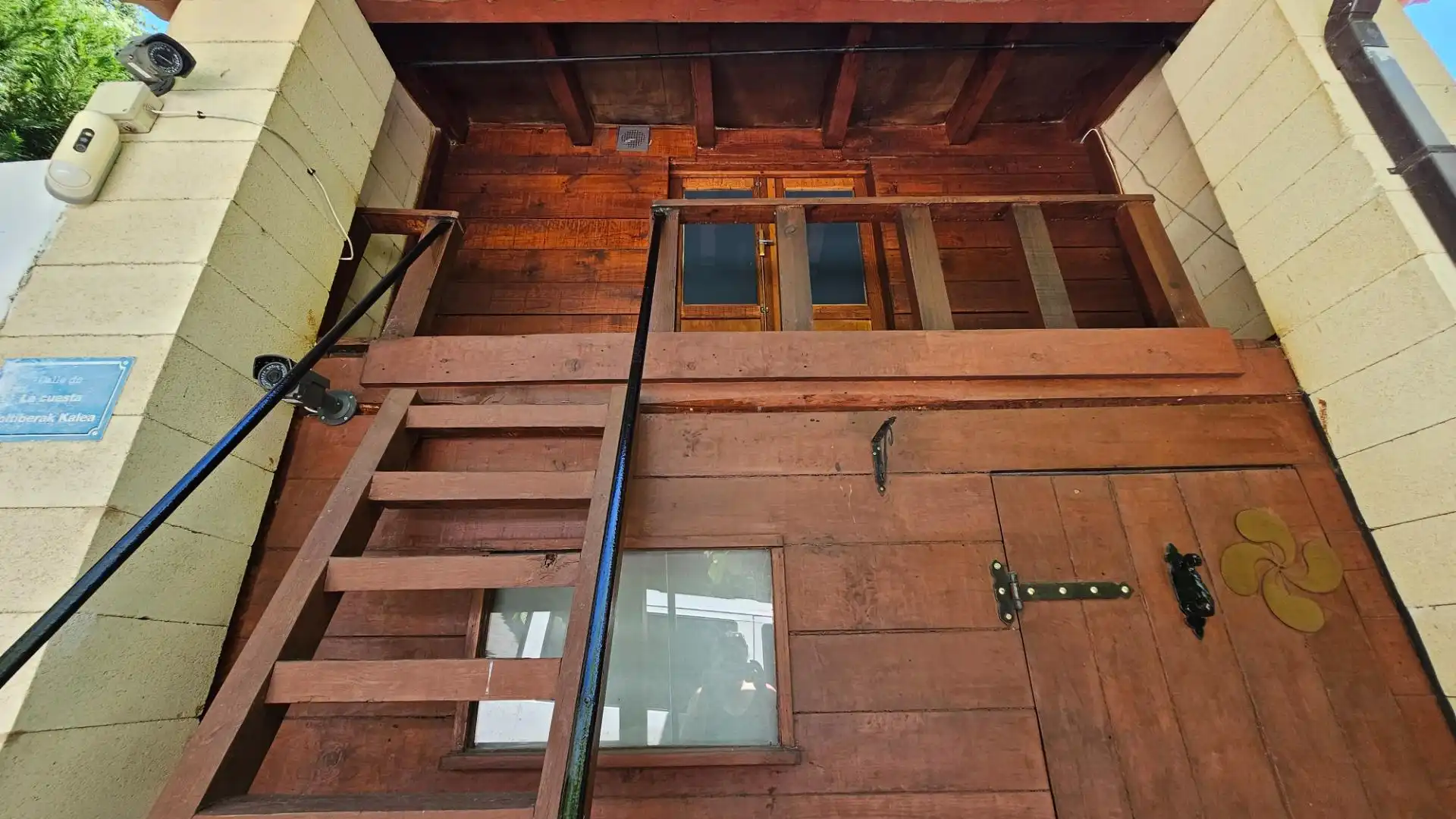 Vista exterior de Casa o xalet en venda en Güeñes amb Aire condicionat, Calefacció i Jardí privat