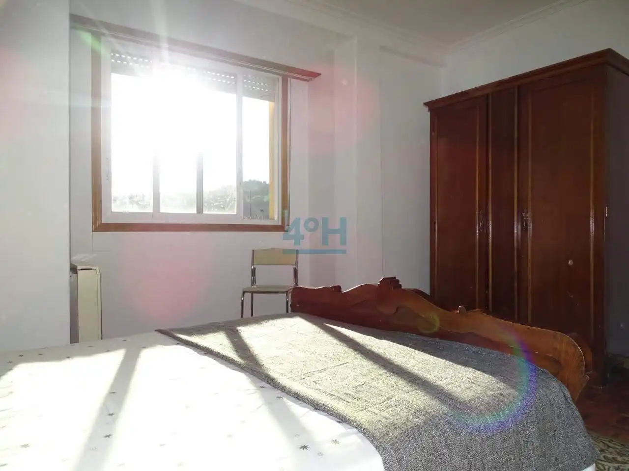 Dormitori de Apartament en venda en Ourense Capital  amb Calefacció, Parquet i Moblat